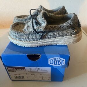 Hey Dude light gray Wally stretch soft toddler size 9 comes with box